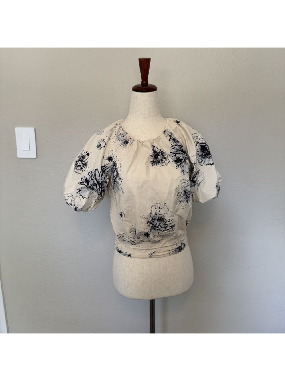 Express Floral Puff Sleeve Crop Top - Cream Black Floral Puff Sleeve Blouse XS